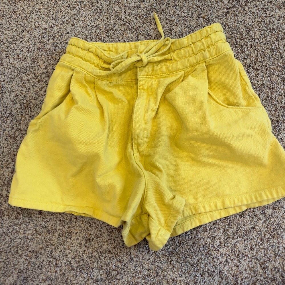 Zara Paperbag Bermuda Shorts in Yellow - Picture 3 of 5